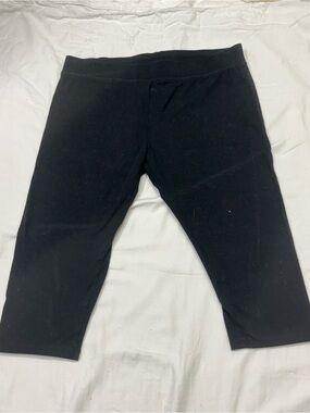 Ava & Viv Black Athletic Capri Shorts